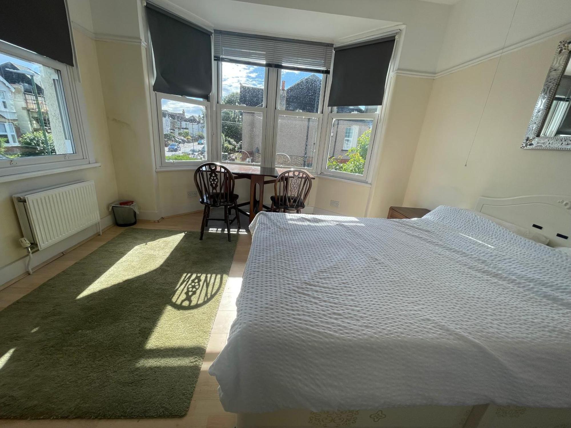 Room With Private Bathroom And Shared Kitchen 런던 외부 사진
